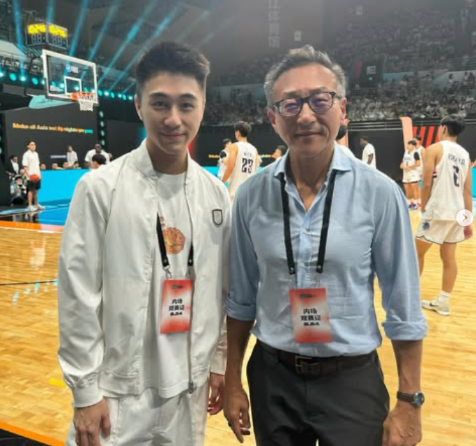 NBA两大中国老板！何猷君社媒晒出与蔡崇信的合影